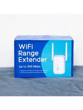Loom WiFi Extender Signal Booster, Up to 2640 Sq. Ft - Like New